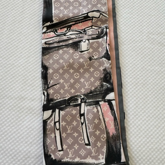 Louis Vuitton, 100% authentic, silk bandeau - Picture 8 of 11